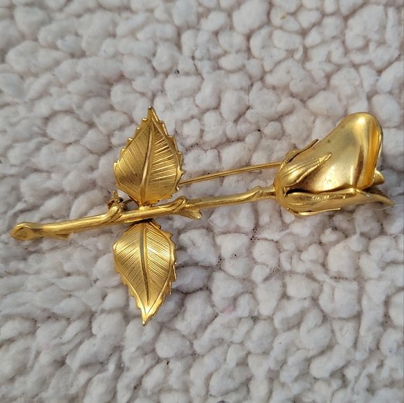 Vintage Goldtone Plated Rose Brooch Pin with Leaves - Picture 2 of 6